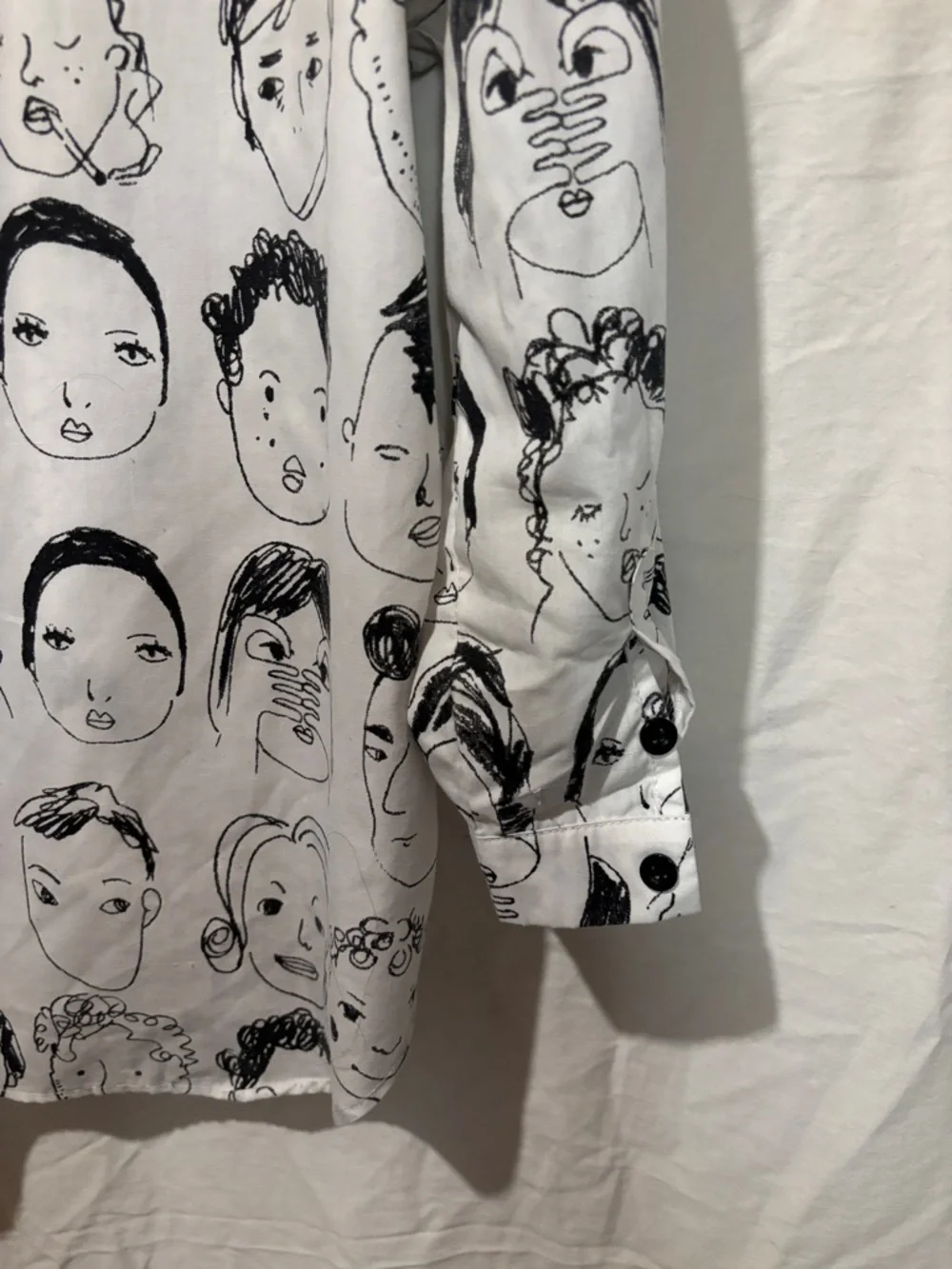 La Vie en Lente Abstract Face Print Button Up Shirt White Black Artsy - Picture 6 of 6